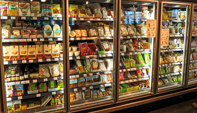 スーパーマーケットの冷凍庫