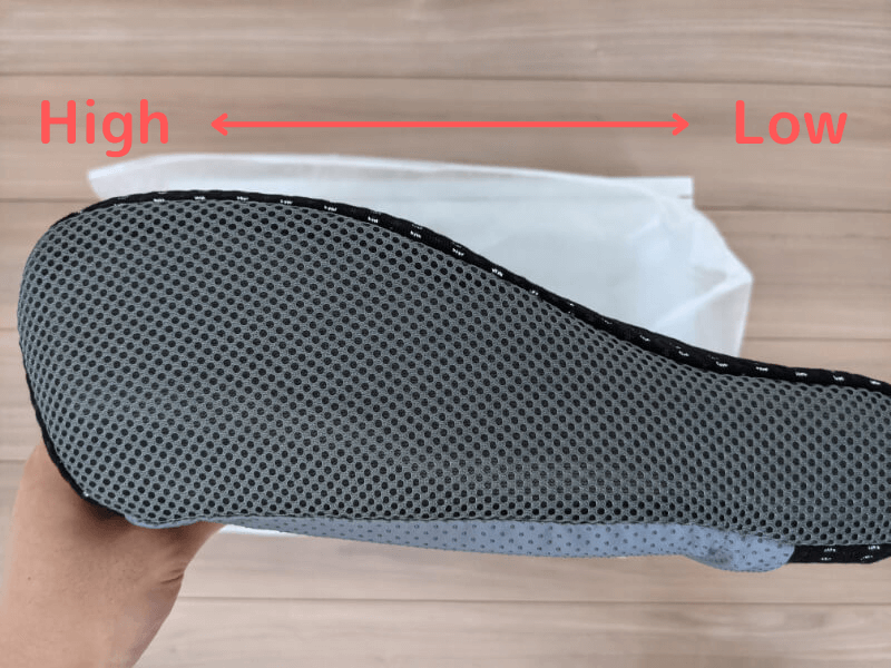 GOKUMINプレミアム低反発枕を横から見て高さを比較